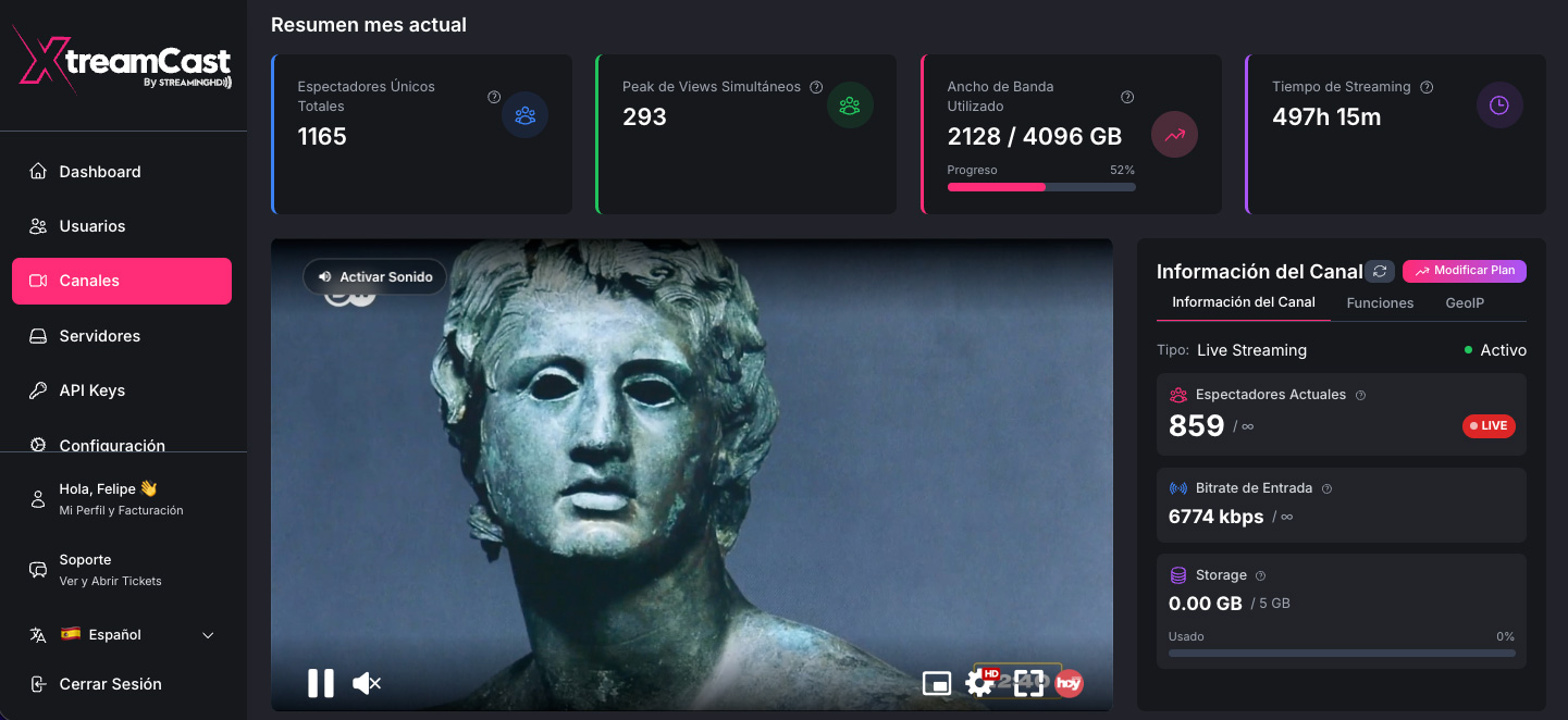 Panel de control XtreamCast — Dashboard con analytics en tiempo real, player de live streaming, gestión de canales y métricas de audiencia